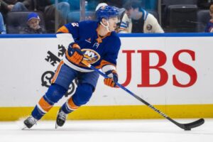 Read more about the article Islanders’ Mike Reilly now cleared for contact after heart surgery